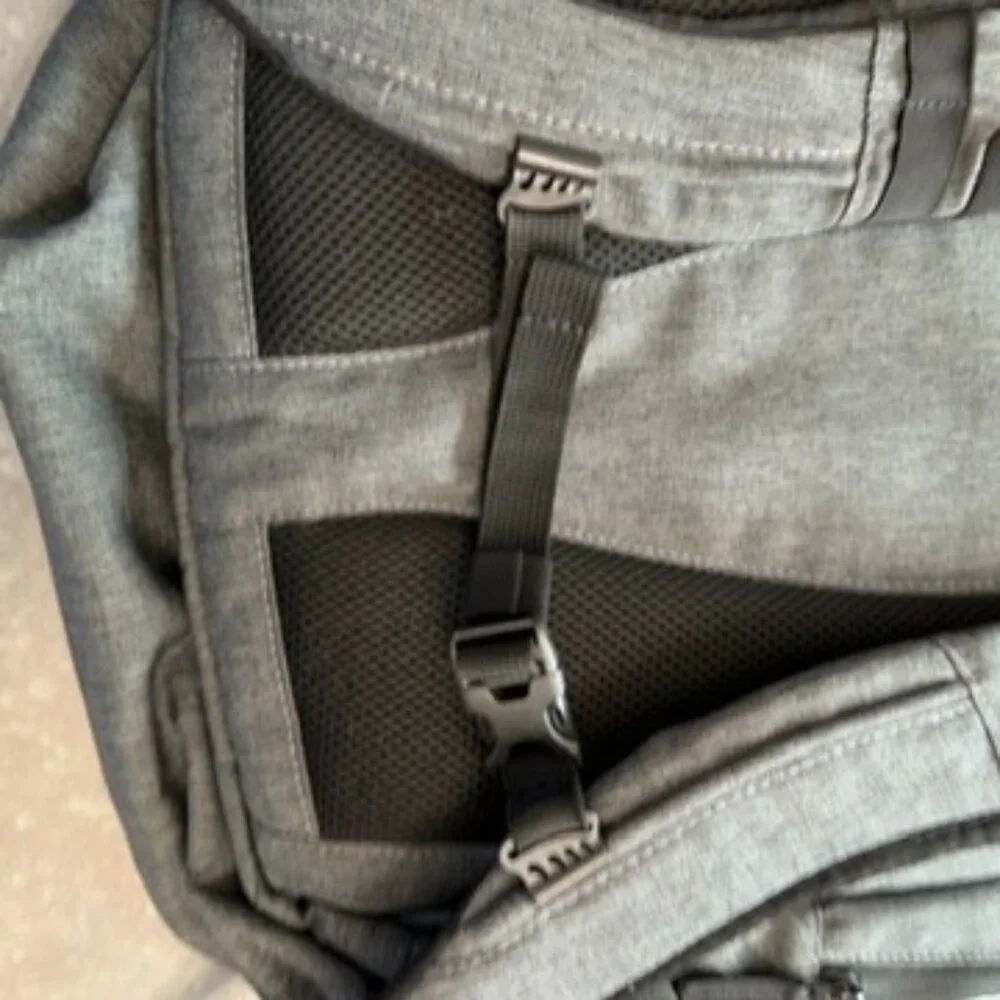 Oakley Gray Enduro 25L Backpack – Multi-Compartment Tech / Travel Bag